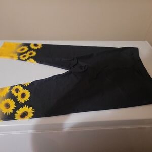 Sunflower 🌻 Capri pants